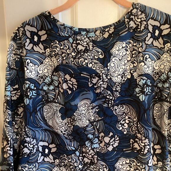 NWOT. Christopher & Banks Brand Women’s L/S Tee in Blues Print Size Large - Picture 4 of 10